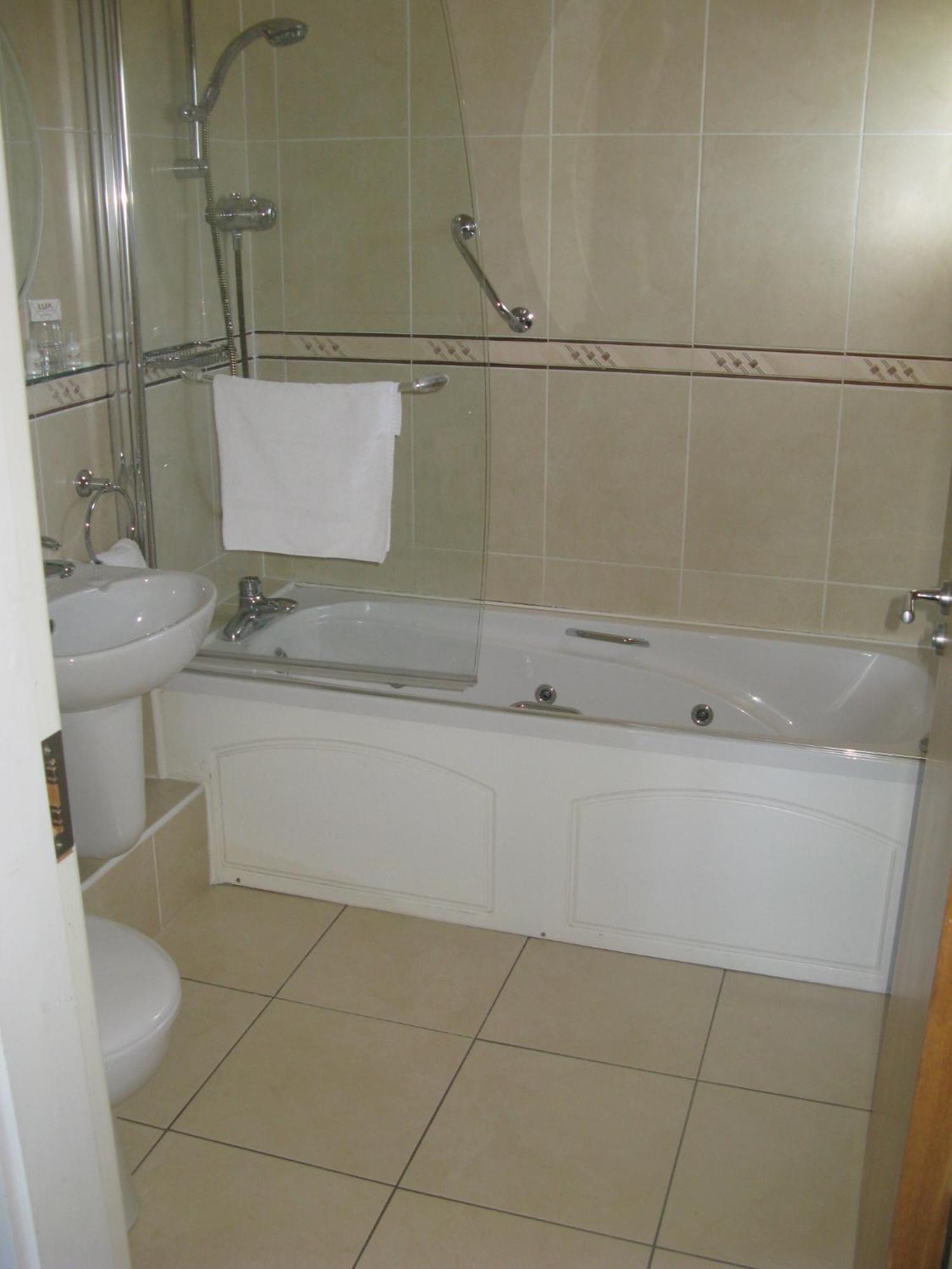 Laragh House B&B Κίλκενι Δωμάτιο φωτογραφία